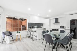 Domi Rentals - The Kanooka Home - Clayton North - 9