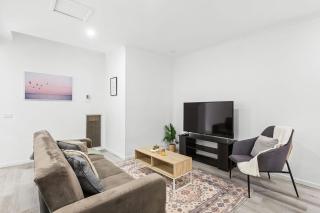 Domi Rentals - The Kanooka Home - Clayton North - 5