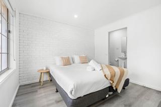 Domi Rentals - The Kanooka Home - Clayton North - 1