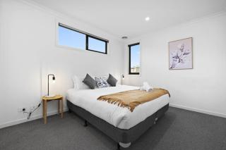 Domi Rentals - The Main Residence - Clayton North - 7