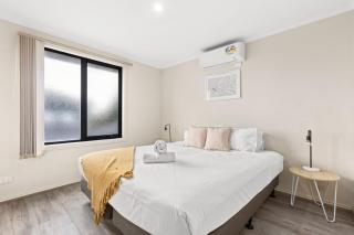 Domi Rentals - The Stockdale Home - Clayton North - 6