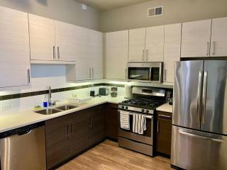 Vargos Longterm Gym pool 2B2B King fully equipped - Houston - 6