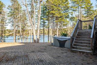 Peaceful Retreat on Schmidt Lake - Hammonds Plains - 3