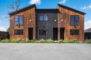 Modern Townhouse by Mangere Mountain near Airport - 5