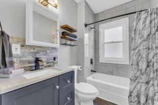 Stylish Retreat by Shaker Square, Fast WiFi, Porch - 6