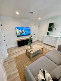Secure Cozy Tiny Home Central Houston - Houston - 8