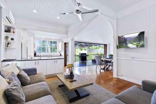 Family Friendly, Pool, 9km to City by Custom Bnb Hosting - Brisbane - 8