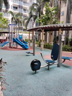 Kylie and Drew Room Near Airport - Manila - 9