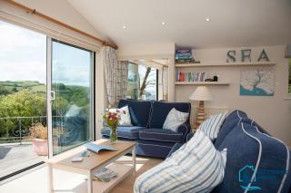 Elevated Coastal Escape - Breathtaking Views - 7