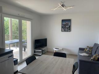 T2 climatise 4 pers avec terrasse vue campagne piscine et parking V0773 - Vias - 4