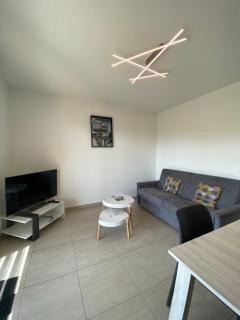 T2 climatise 4 pers avec terrasse vue campagne piscine et parking V0773 - Vias - 2