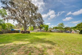 Stay and Play in Belleview Welcoming Home with Yard - Belleview - 8