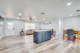 Stay and Play in Belleview Welcoming Home with Yard - Belleview - 5