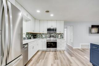 Stay and Play in Belleview Welcoming Home with Yard - Belleview - 3