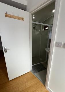 Spacious Double Bedroom Studio Flat near Ealing - Ealing - 1