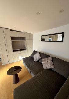 Studio in Greenford - 20 mins to Heathrow or London - 7