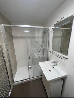 Bright & Cosy 1-Bedroom Apartment with Balcony - Prague - 6