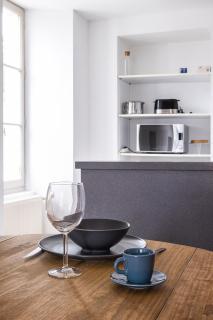 Gîte Terracotta de Segré ? cuisine ? chambre (lit queen size) ? salon - 1