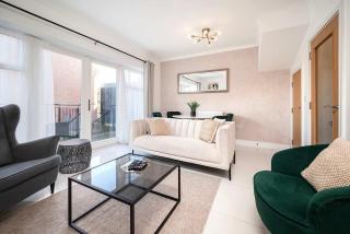 Charming House With Private Backyard and Parking - Hendon - 7