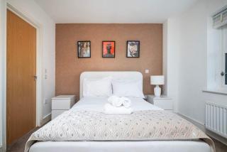 Charming House With Private Backyard and Parking - Hendon - 8
