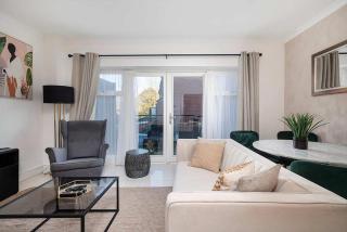 Charming House With Private Backyard and Parking - Hendon - 5