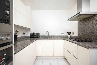 Charming House With Private Backyard and Parking - Hendon - 3