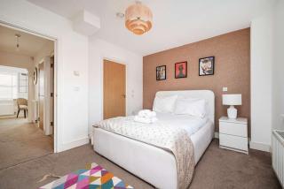 Charming House With Private Backyard and Parking - Hendon - 1
