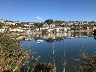 Amazing River Views from Wakehurst- Gorgeous House in Noss Mayo - 4