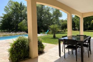 Family getaway modern comfort and laughter by the pool - - 0