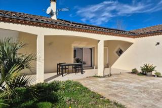 Family getaway modern comfort and laughter by the pool - - 4