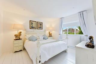 Pass the Keys Bright Cosy Cottage in Esher, West End - Esher - 8