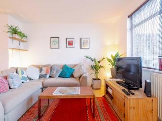 3-Bedroom Duplex w Private Patio in Shoreditch - Pass the Keys - 9