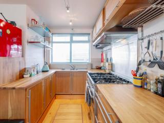 3-Bedroom Duplex w Private Patio in Shoreditch - Pass the Keys - 8