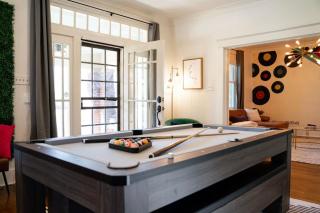 Pickleball Court Ev Power Dock Hot Tub Pool Table - Memphis - 9