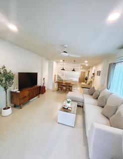 Sunny's Cozy Home - 0