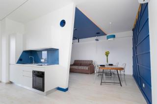 Blue Holiday - Brand New Apt on the main road - Meta - 4
