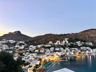 Mikaki Holiday Home - - 5