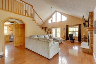 Game Room and On-Site Pond Laurelville Retreat! - 7