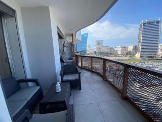 Central Luxury Apartment with Fast Fiber WiFi, Panoramic Balcony & Free Parking in Casablanca CFC Casa Finnance City - Casablanca - 8