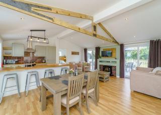 Winston Farm Lodges - - 4