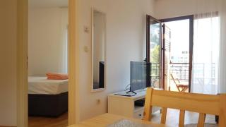 Cozy Budva Apartment in City Center with Mountain Views - Budva - 7