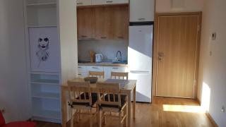 Cozy Budva Apartment in City Center with Mountain Views - Budva - 4