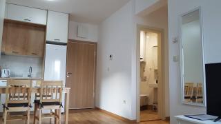 Cozy Budva Apartment in City Center with Mountain Views - Budva - 3