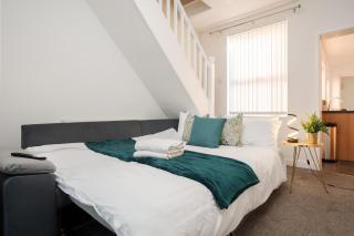 Entire 2 Bedroom Apartment-Free Parking & Super fast Internet - Sleeps 6 - Birkenhead - 6