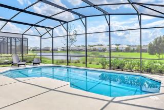 Family Home with Cinema Pool and BBQ Near Disney - 4