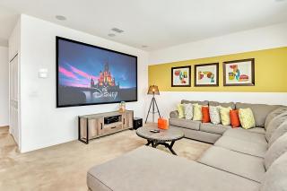 Family Home with Cinema Pool and BBQ Near Disney - 7