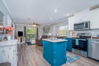 The Cove 13-4 By SDC, Big Deck, Pool, Hot Tub, By Lake , No Stairs - Branson - 1