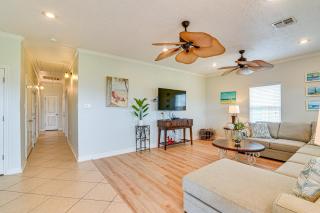 Walk to Shore Crystal Beach Family Home with Deck! - Crystal Beach - 7