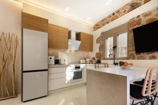 Pappous & Giagia Central Suites, By IdealStay Experience - 9