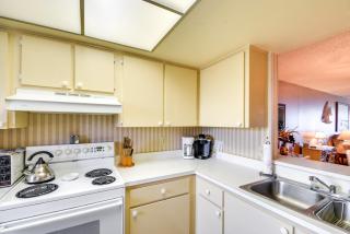 Coastal Condo with Balcony Walk to Madeira Beach! - St Pete Beach - 5